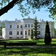 Pałac Lubomirskich w 2011 jako Wyższa Szkoła Administracji.