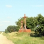 Jatwież Duża - Kapliczka słupowa i krzyż na rozstajach na wschód od wioski