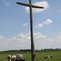 Wroceń - Wysoki stary krzyż przy wjeździe do wioski