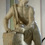 Rzeźba rotatora (szlifierza) wykonana z białego marmuru genueńskiego, autorstwa Jana Chryzostoma Redlera