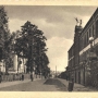 Fabryka przy ul Świętojańskiej obok pałacu na pocztówce z okresu międzywojennego.Ze zbiorów J. Murawiejskiego