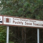 Znak ustawiony przed wsią Soce informujący o ciekawym szlaku.