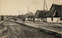 Wiejska ulica na początku XX wieku.