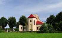 Kościół parafialny pw. Przemienienia Pańskiego z 1954 roku.